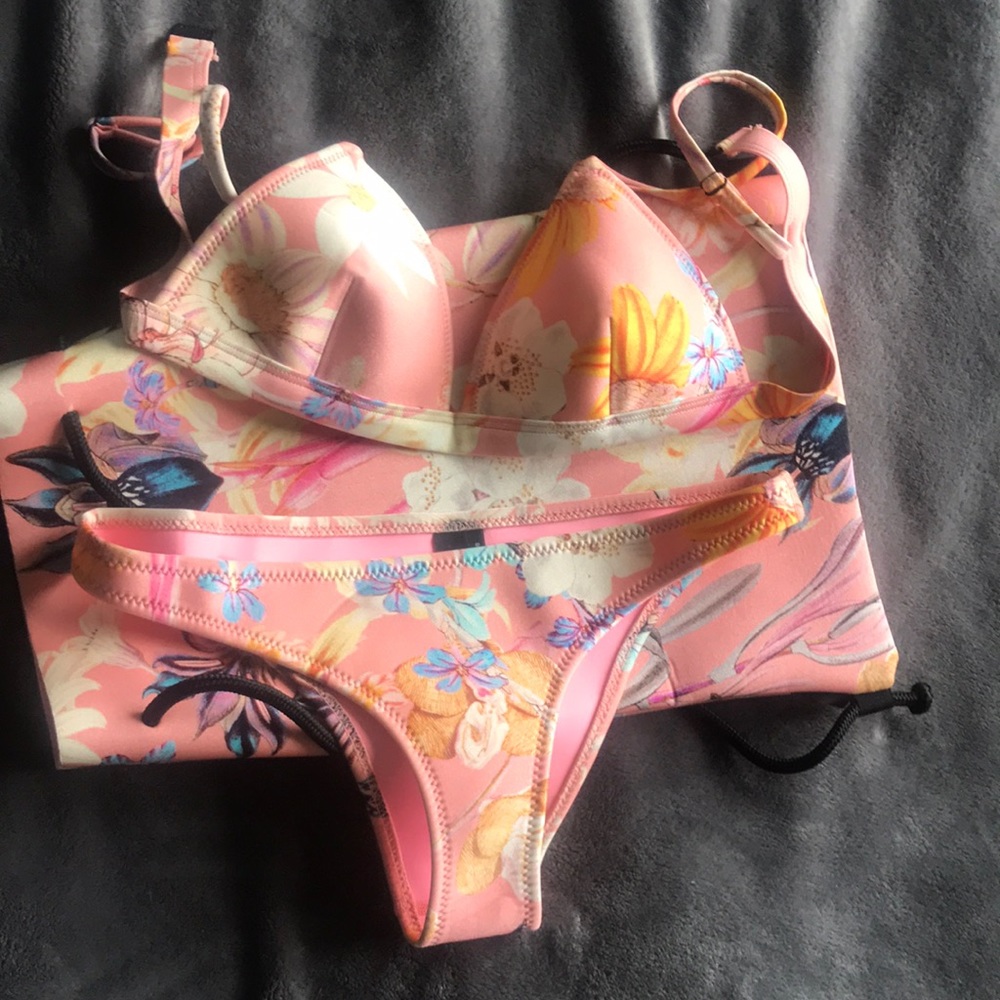 TRIANGL swimwear